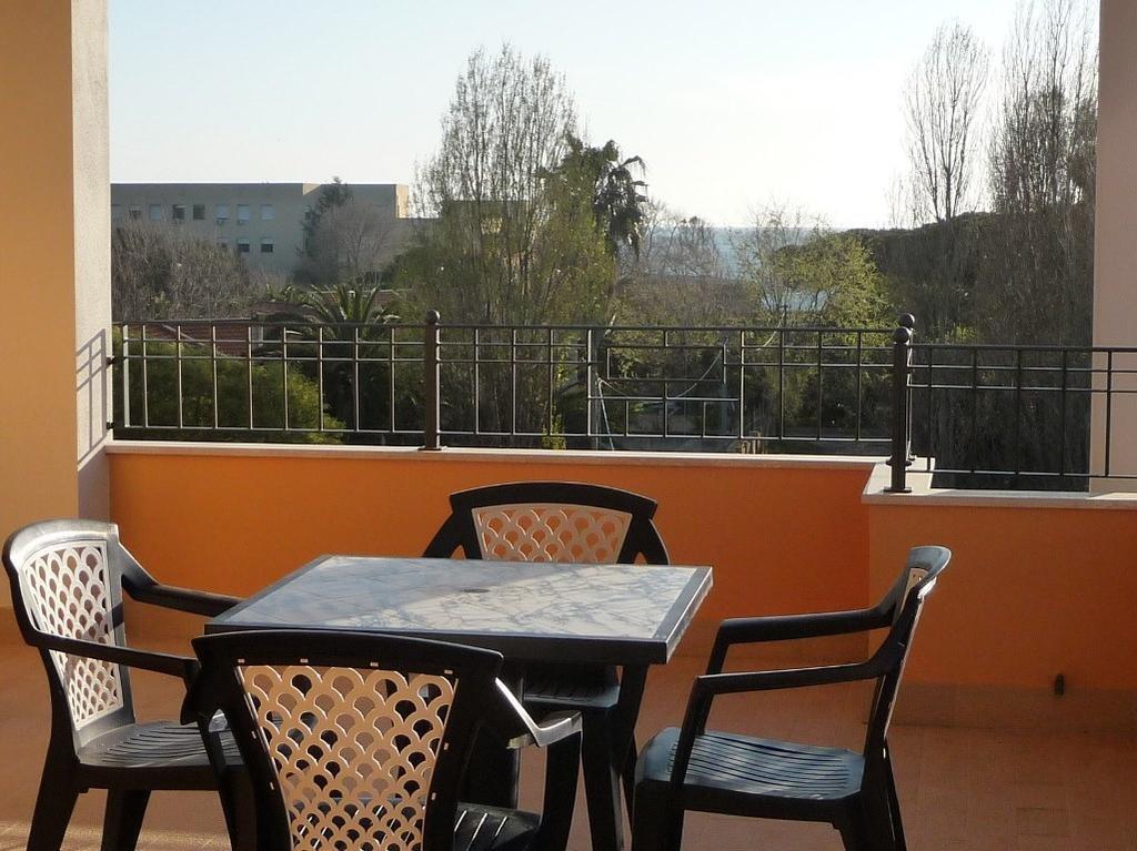 Regina Apartments Alghero Værelse billede