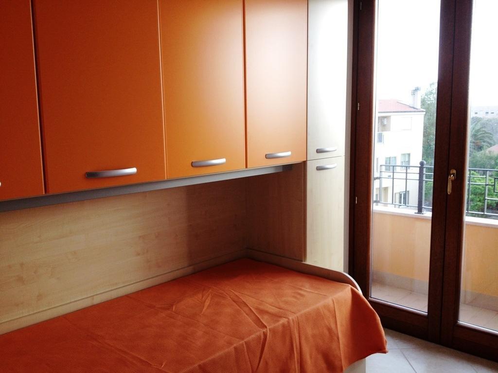 Regina Apartments Alghero Værelse billede